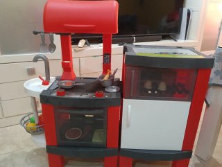Cocinita de juguete con accesorios
