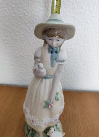 Figura niña PAL con patitos