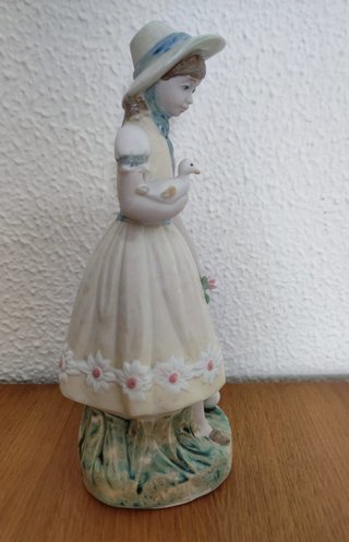 Figura niña PAL con patitos