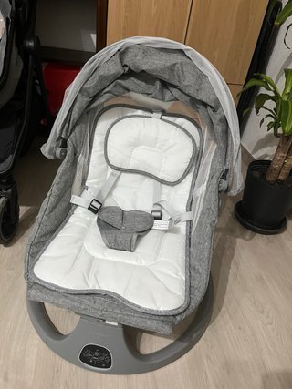 Silla Mecedora Bebé Gris con Mosquitera