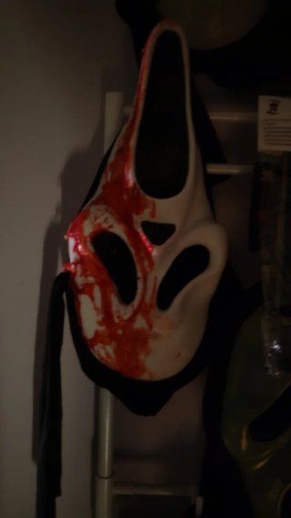 Maschera Ghostface Scream macchiata sangue