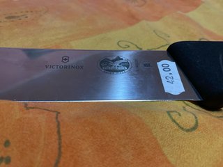 Coltello Victorinox manico nero 25 cm