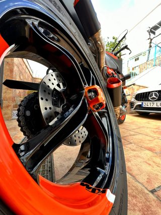 KTM 1290 Super Duke R Carbono y Motor