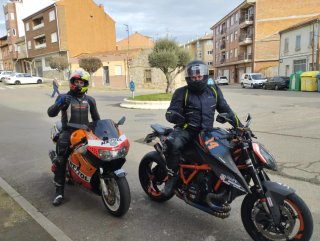 KTM 1290 Super Duke R Carbono y Motor
