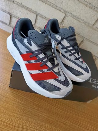 Zapatillas Adidas Negras y Rojas