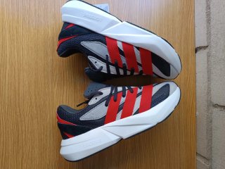 Zapatillas Adidas Negras y Rojas