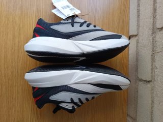 Zapatillas Adidas Negras y Rojas