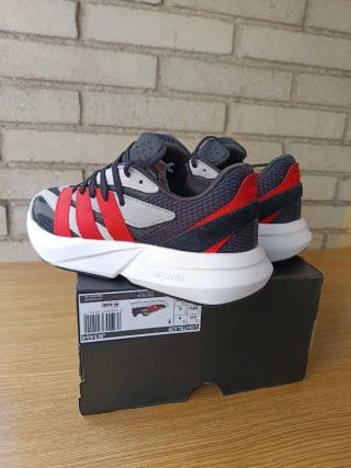 Zapatillas Adidas Negras y Rojas