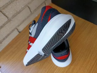 Zapatillas Adidas Negras y Rojas