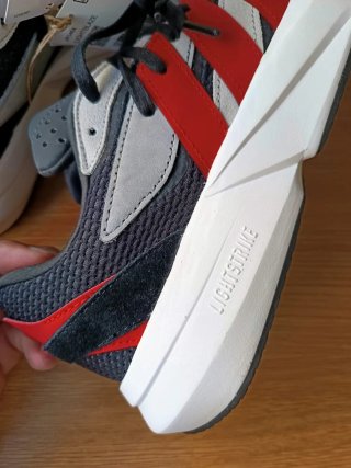 Zapatillas Adidas Negras y Rojas