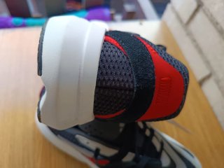 Zapatillas Adidas Negras y Rojas