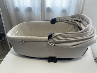 Pack Silla Coche Kory i-Size + Capazo
