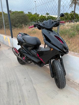 Yamaha aerox ITV hasta 2028 SE VENDE O SE CAMBIA