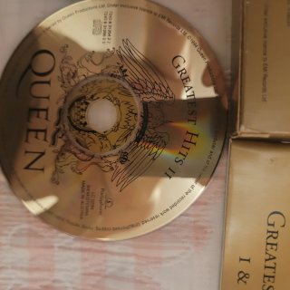 Doble CD Queen Greatest Hits I & II Oro