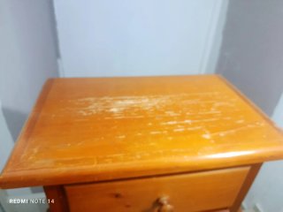 Mesita de noche de madera