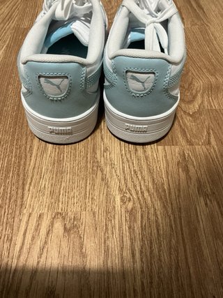 Zapatillas Puma blancas y azules