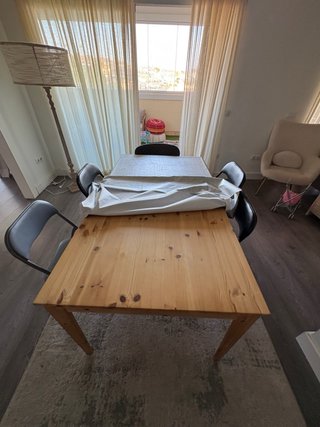 Mesa de salón comedor de madera