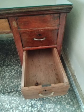 Regalo  Mesa Escritorio Madera y Cristal se regala