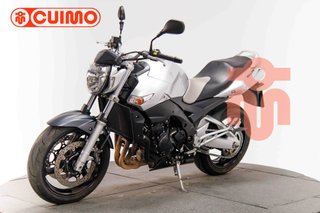 SUZUKI GSR 600