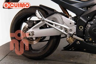 SUZUKI GSR 600