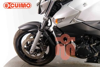 SUZUKI GSR 600