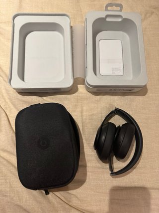 Beats Studio Pro Negros