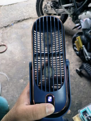 Ventilatore portatile blu e oro
