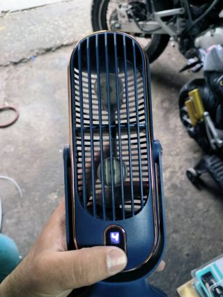 Ventilatore portatile blu e oro