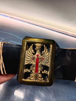 Antiguo cinturón militar de gala ( charol) + cinturón correa verde