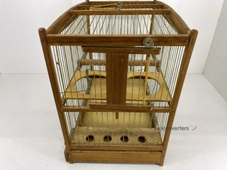 jaula de pajaros no indica madera