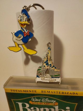 Lote Disney: Bambi DVD, 2 Llaveros y Sellos