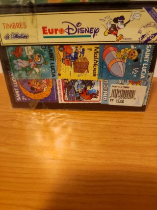 Lote Disney: Bambi DVD, 2 Llaveros y Sellos
