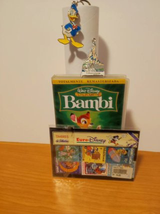 Lote Disney: Bambi DVD, 2 Llaveros y Sellos