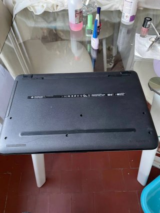 Portátil HP Negro y Blanco