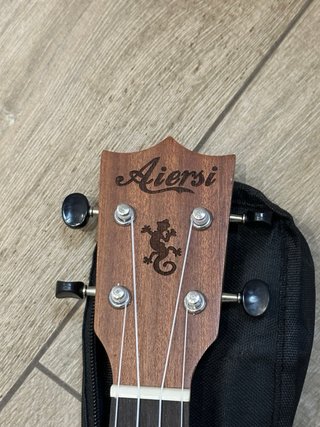 Ukelele Soprano Aiersi 21 + Funda