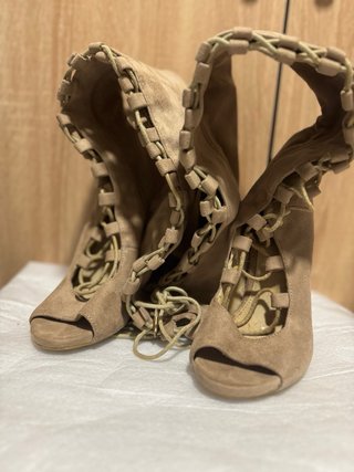 Botas sandalias altas beige