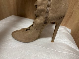 Botas sandalias altas beige