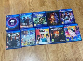 Pacchetto PS4 Fat 1TB nera con 10 giochi, controller e cavo