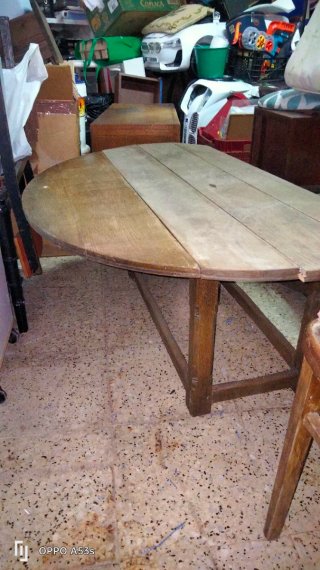 Mesa rústica  para jardín o terraza.