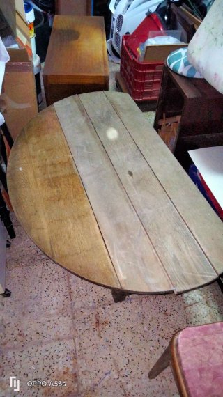 Mesa rústica  para jardín o terraza.