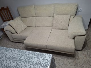 Sofá de tela beige de 3 plazas