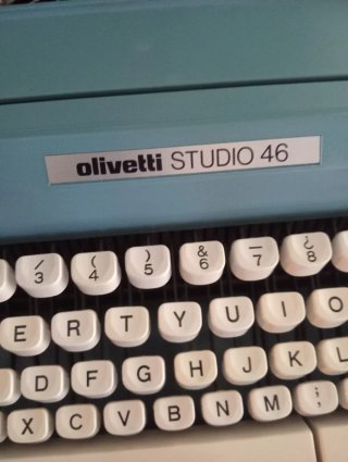 Máquina de escribir negra