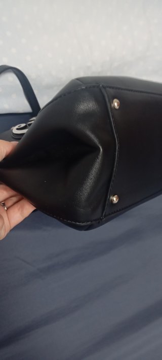Bolso Guess Negro con Adornos Florales