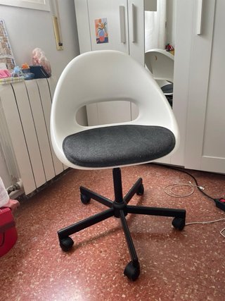 Escritorio y silla de oficina 50€
