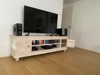 Mueble TV madera maciza, casi nuevo