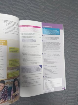 EXAM PROSPECTS 2 Student's book: libro de texto...