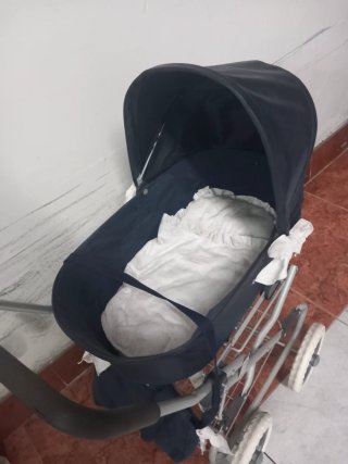 Cochecito de bebé de juguete