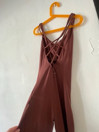 Mono deportivo rojo