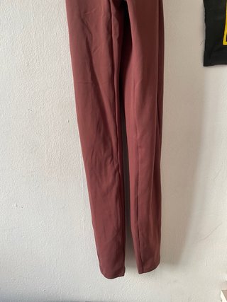 Mono deportivo rojo
