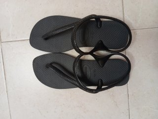 Havaianas negras